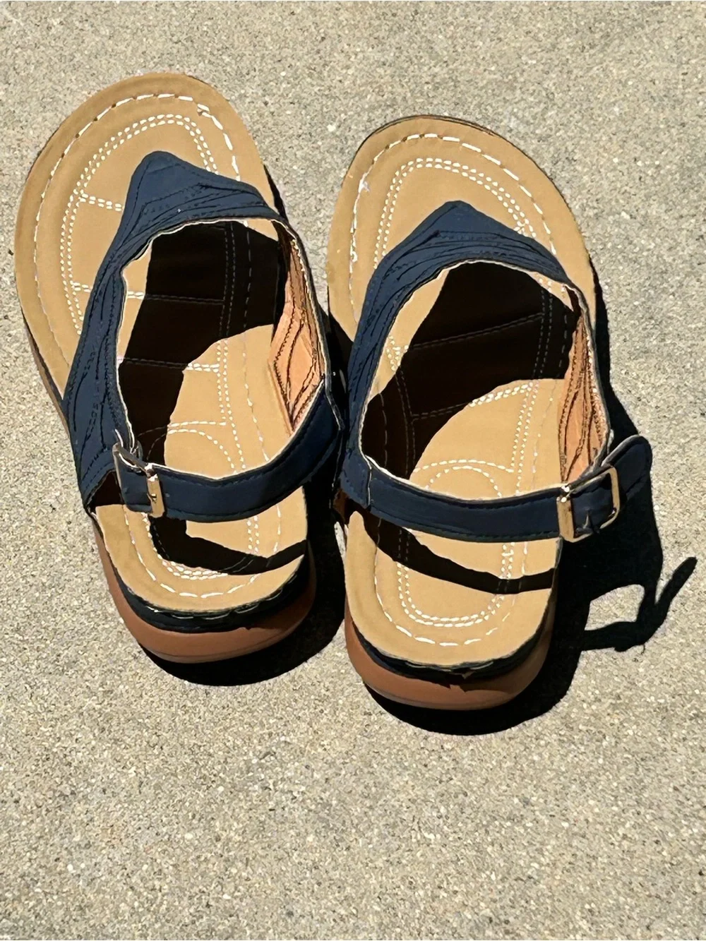 Women's Navy Thong Sandals with Tan Footbed and Back Strap new with out tag